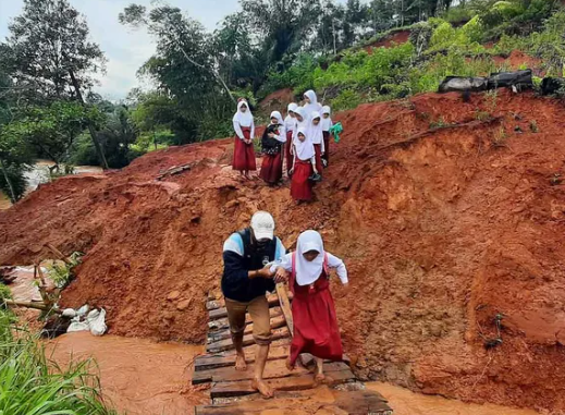 Cuaca Ekstrem Meluas, Waspada Longsor Jawa Barat