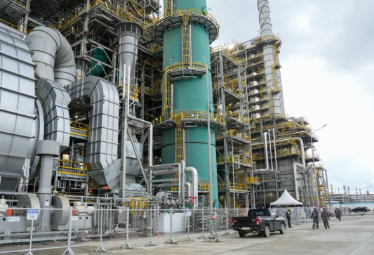 Prabowo Resmikan Pabrik Semen Terbesar di Sulawesi Selatan